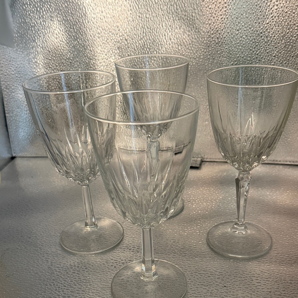 Vintage crystal Clear star burst Style Stemmed Wine Glasses - Set of 4